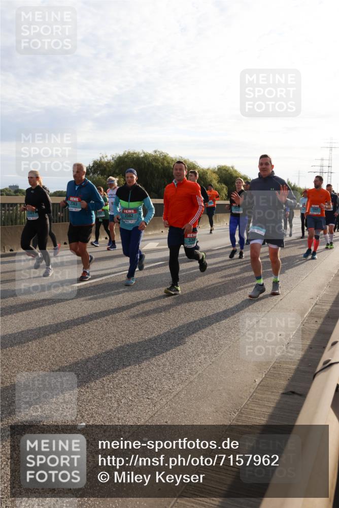 03.10.2024 - Köhlbrandbrückenlauf Miley Keyser http://msf.ph/oto/7157962 03.10.2024 09:19:50 Position 3 2383, 2382, 330, 1562 meine-sportfotos.de