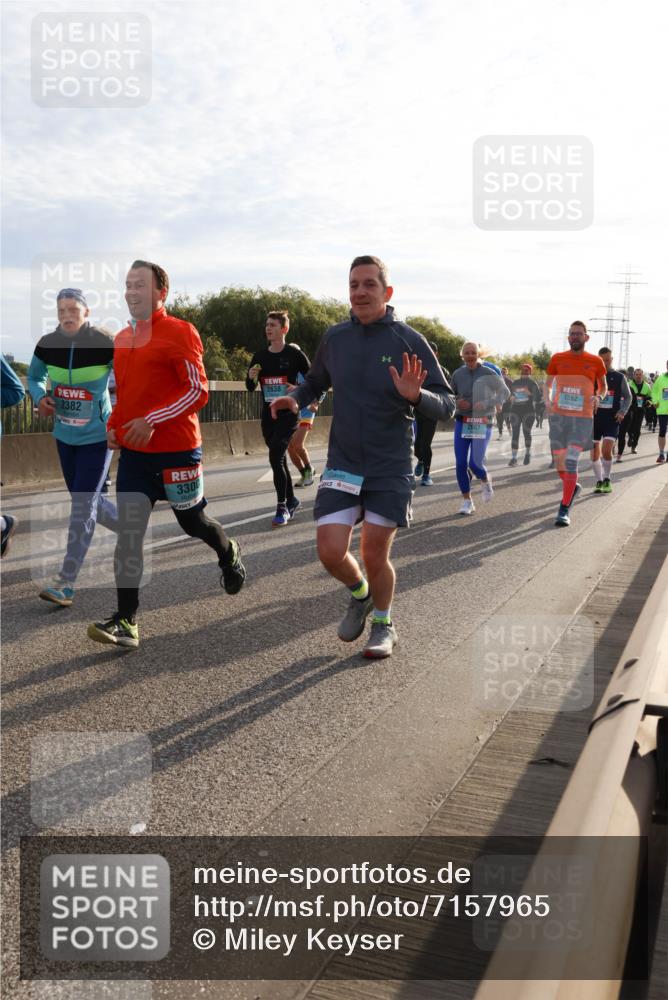 03.10.2024 - Köhlbrandbrückenlauf Miley Keyser http://msf.ph/oto/7157965 03.10.2024 09:19:50 Position 3 2382, 2638, 3300, 2607, 1562 meine-sportfotos.de