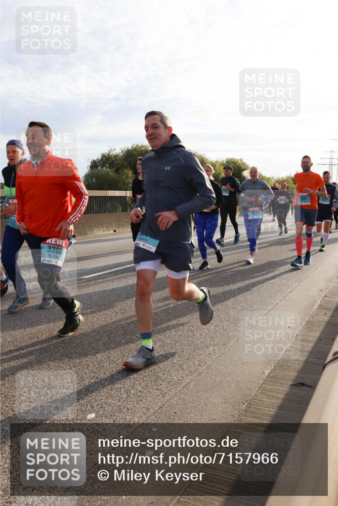 03.10.2024 - Köhlbrandbrückenlauf Miley Keyser http://msf.ph/oto/7157966 03.10.2024 09:19:50 Position 3 3300, 1562, 2529, 2607 meine-sportfotos.de