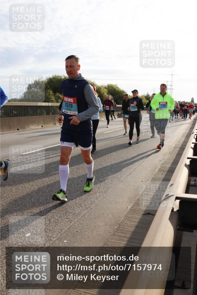 03.10.2024 - Köhlbrandbrückenlauf Miley Keyser http://msf.ph/oto/7157974 03.10.2024 09:19:53 Position 3 2529, 2372, 2126 meine-sportfotos.de
