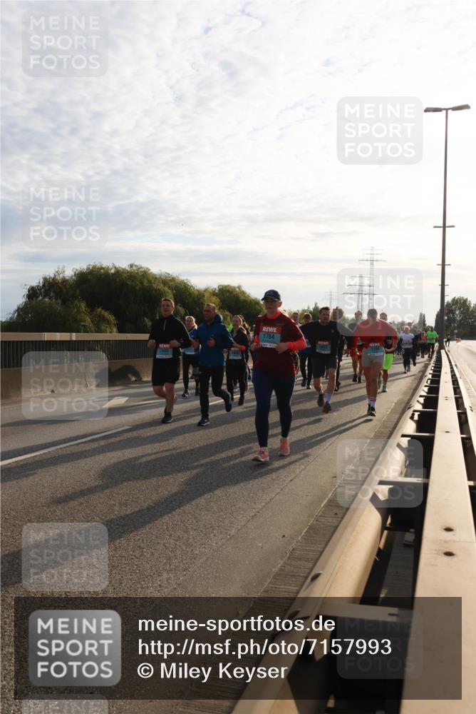 03.10.2024 - Köhlbrandbrückenlauf Miley Keyser http://msf.ph/oto/7157993 03.10.2024 09:20:01 Position 3 2689, 1764 meine-sportfotos.de