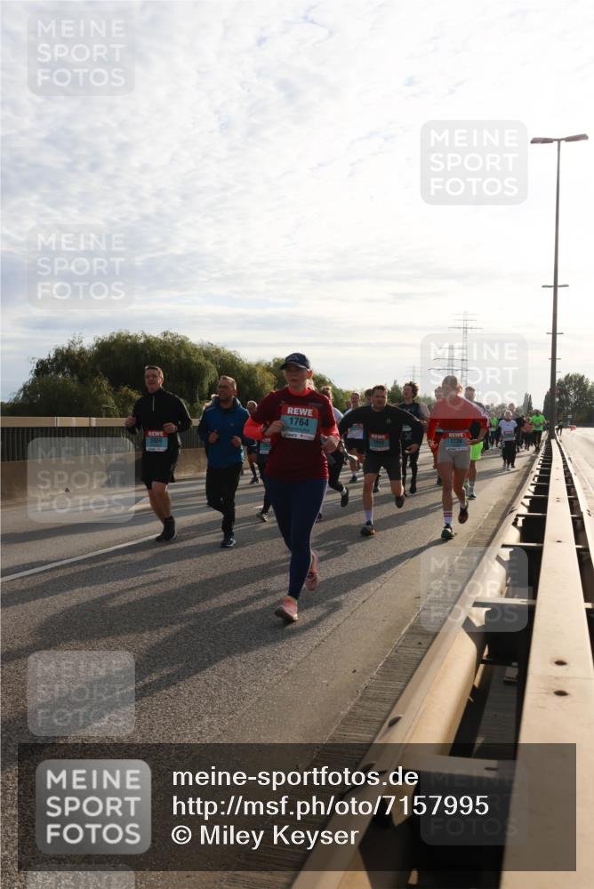 03.10.2024 - Köhlbrandbrückenlauf Miley Keyser http://msf.ph/oto/7157995 03.10.2024 09:20:01 Position 3 2889, 1764, 1803, 1739 meine-sportfotos.de