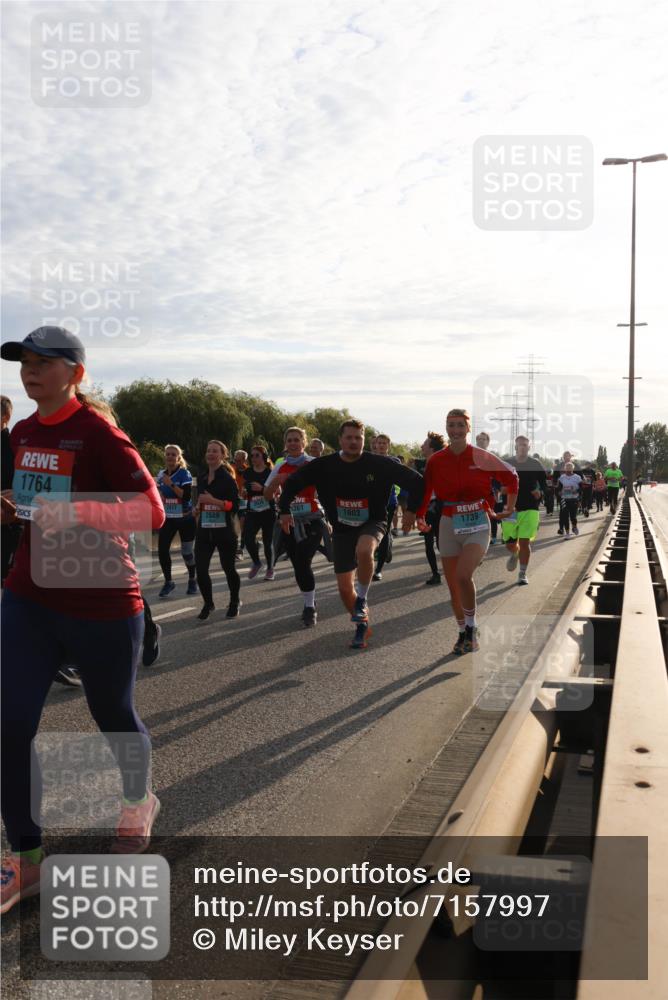 03.10.2024 - Köhlbrandbrückenlauf Miley Keyser http://msf.ph/oto/7157997 03.10.2024 09:20:02 Position 3 1764, 2417, 361, 2689, 1803, 1739 meine-sportfotos.de