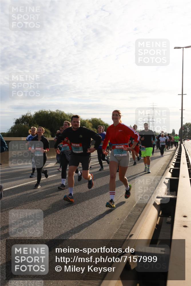 03.10.2024 - Köhlbrandbrückenlauf Miley Keyser http://msf.ph/oto/7157999 03.10.2024 09:20:02 Position 3 3361, 1803, 2689, 1739 meine-sportfotos.de