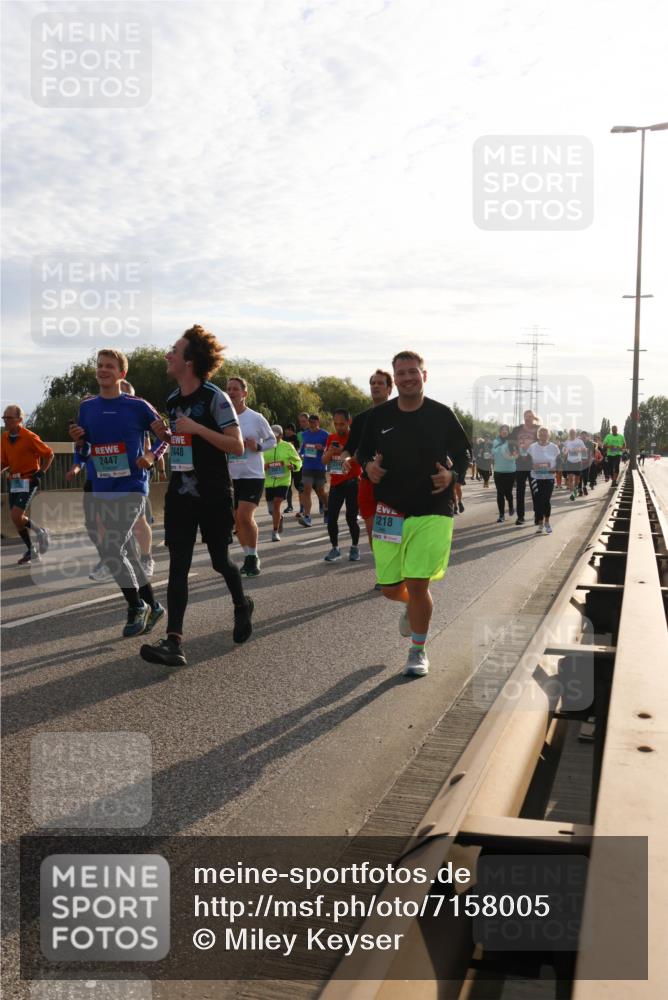 03.10.2024 - Köhlbrandbrückenlauf Miley Keyser http://msf.ph/oto/7158005 03.10.2024 09:20:04 Position 3 2447, 2448, 1218 meine-sportfotos.de