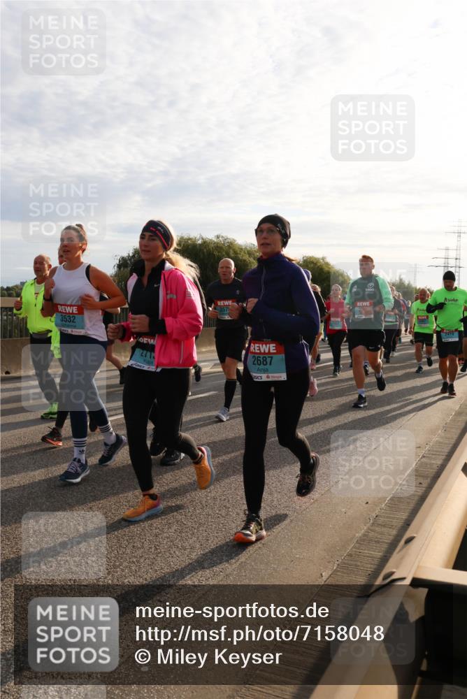 03.10.2024 - Köhlbrandbrückenlauf Miley Keyser http://msf.ph/oto/7158048 03.10.2024 09:20:18 Position 3 3575, 3532, 271, 2687, 2410 meine-sportfotos.de