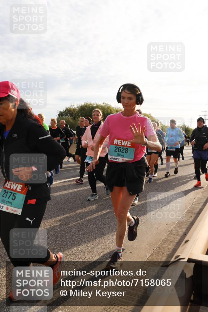 03.10.2024 - Köhlbrandbrückenlauf Miley Keyser http://msf.ph/oto/7158065 03.10.2024 09:20:24 Position 3 2175, 293, 2628, 1625 meine-sportfotos.de