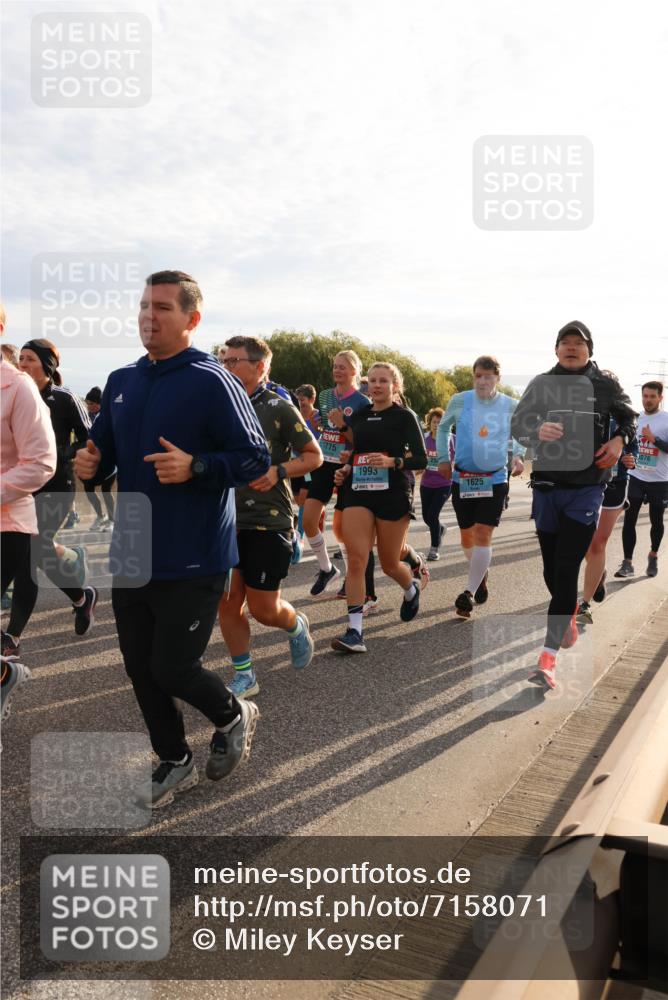 03.10.2024 - Köhlbrandbrückenlauf Miley Keyser http://msf.ph/oto/7158071 03.10.2024 09:20:25 Position 3 1775, 1993, 1625, 076 meine-sportfotos.de
