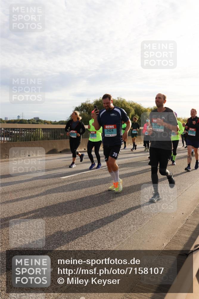 03.10.2024 - Köhlbrandbrückenlauf Miley Keyser http://msf.ph/oto/7158107 03.10.2024 09:20:38 Position 3 2920, 2505, 2010, 3184, 2424, 29 meine-sportfotos.de