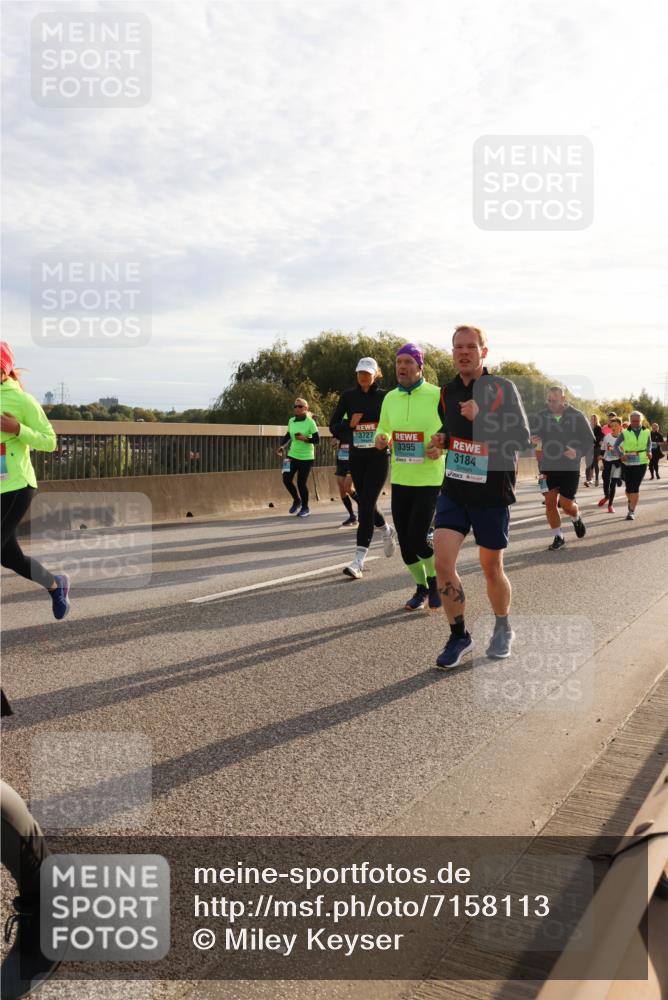 03.10.2024 - Köhlbrandbrückenlauf Miley Keyser http://msf.ph/oto/7158113 03.10.2024 09:20:39 Position 3 3727, 3395, 3184 meine-sportfotos.de