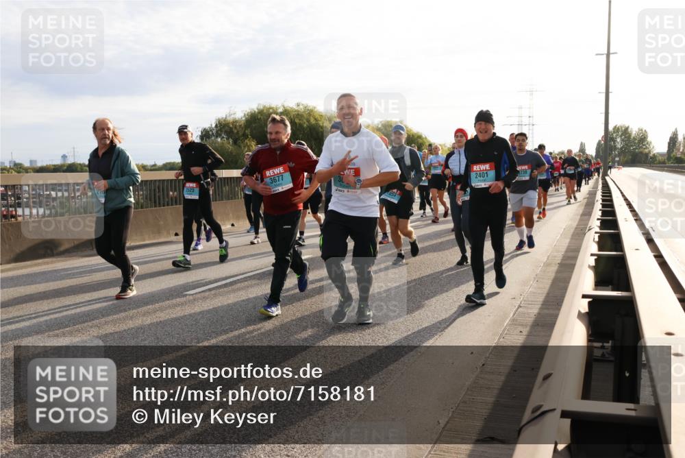 03.10.2024 - Köhlbrandbrückenlauf Miley Keyser http://msf.ph/oto/7158181 03.10.2024 09:20:59 Position 3 2523, 3677, 2401, 738 meine-sportfotos.de