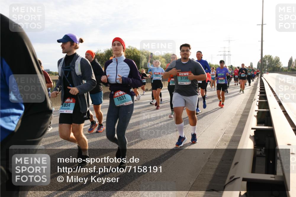03.10.2024 - Köhlbrandbrückenlauf Miley Keyser http://msf.ph/oto/7158191 03.10.2024 09:21:01 Position 3 034, 1031, 2894, 3738, 3394 meine-sportfotos.de
