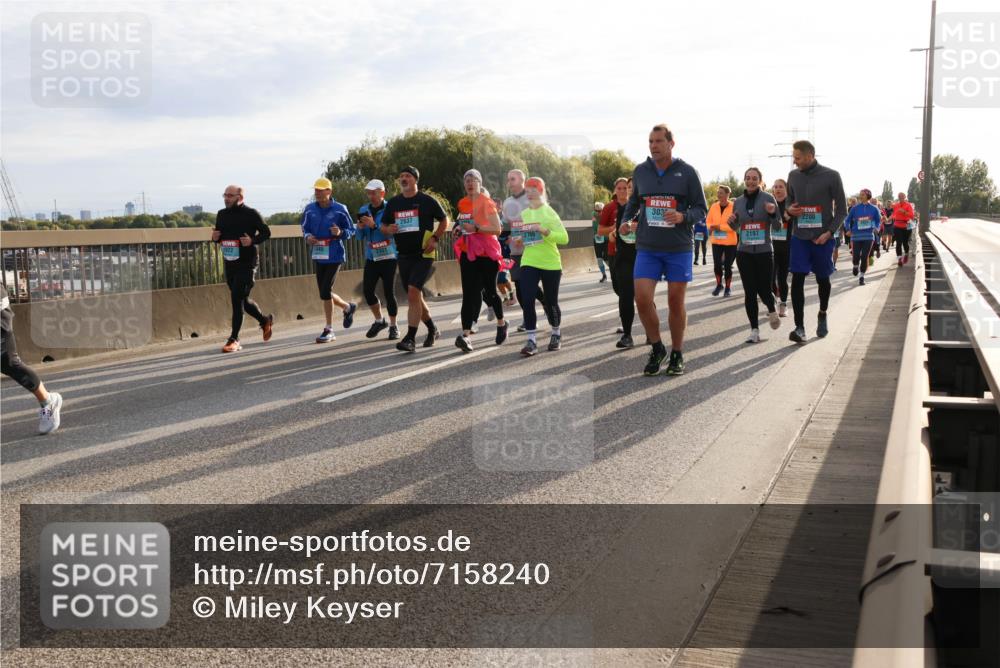 03.10.2024 - Köhlbrandbrückenlauf Miley Keyser http://msf.ph/oto/7158240 03.10.2024 09:21:12 Position 3 2637, 303, 2197 meine-sportfotos.de