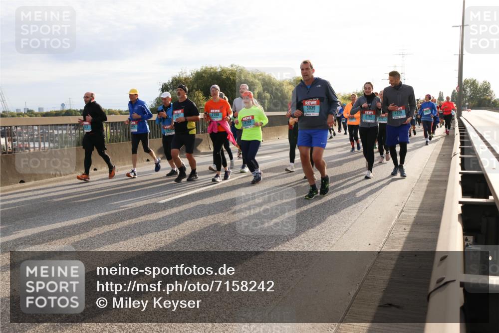 03.10.2024 - Köhlbrandbrückenlauf Miley Keyser http://msf.ph/oto/7158242 03.10.2024 09:21:13 Position 3 233, 2637, 2768, 2769, 3039, 2200, 2197 meine-sportfotos.de