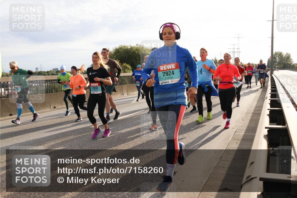 03.10.2024 - Köhlbrandbrückenlauf Miley Keyser http://msf.ph/oto/7158260 03.10.2024 09:21:18 Position 3 2850, 2924 meine-sportfotos.de