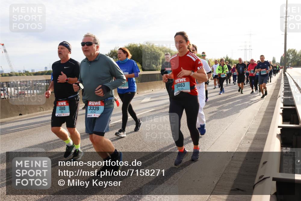 03.10.2024 - Köhlbrandbrückenlauf Miley Keyser http://msf.ph/oto/7158271 03.10.2024 09:21:20 Position 3 3340, 3339, 3463, 2972 meine-sportfotos.de