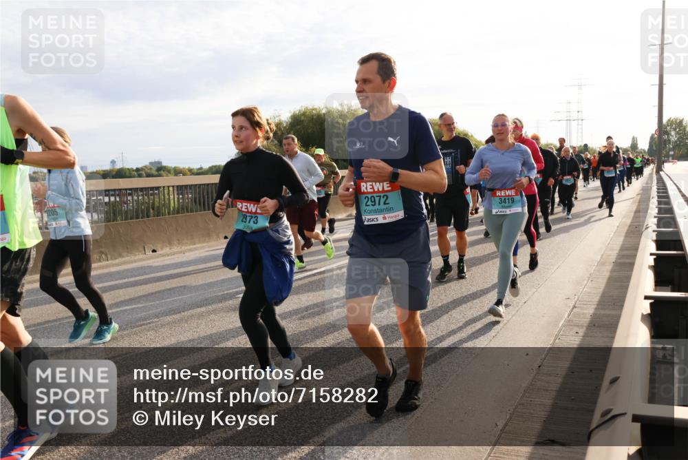 03.10.2024 - Köhlbrandbrückenlauf Miley Keyser http://msf.ph/oto/7158282 03.10.2024 09:21:23 Position 3 205, 973, 2972, 3419 meine-sportfotos.de