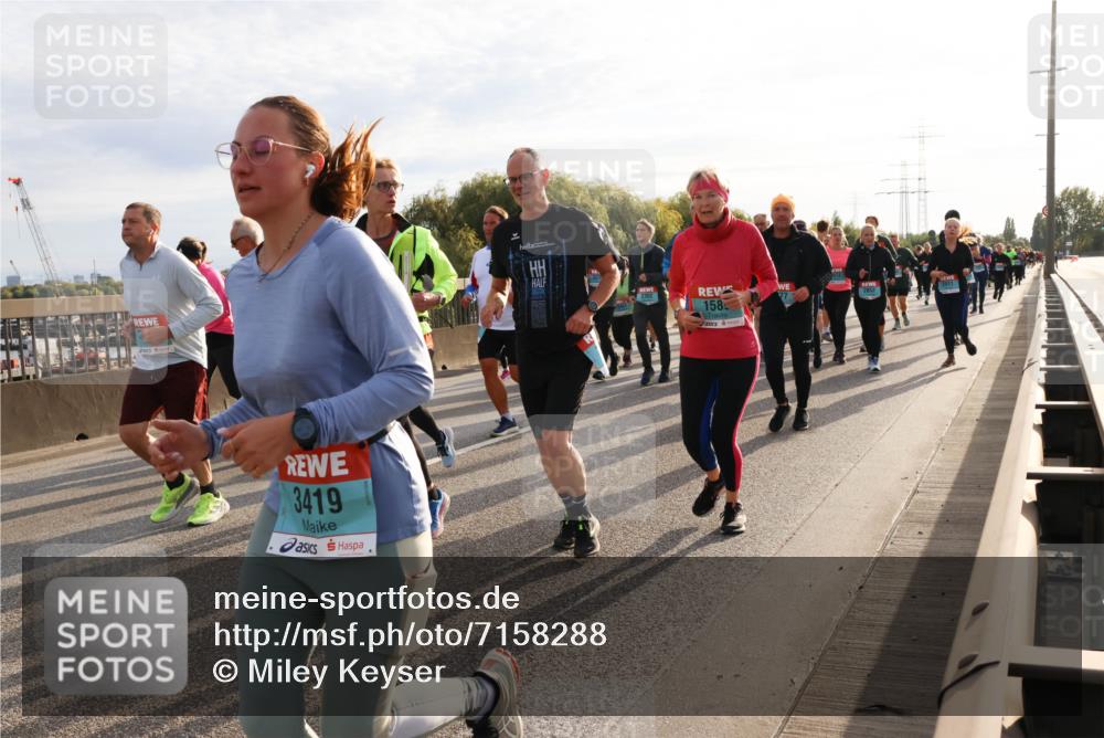 03.10.2024 - Köhlbrandbrückenlauf Miley Keyser http://msf.ph/oto/7158288 03.10.2024 09:21:25 Position 3 3419, 2302, 158, 2852, 2911 meine-sportfotos.de