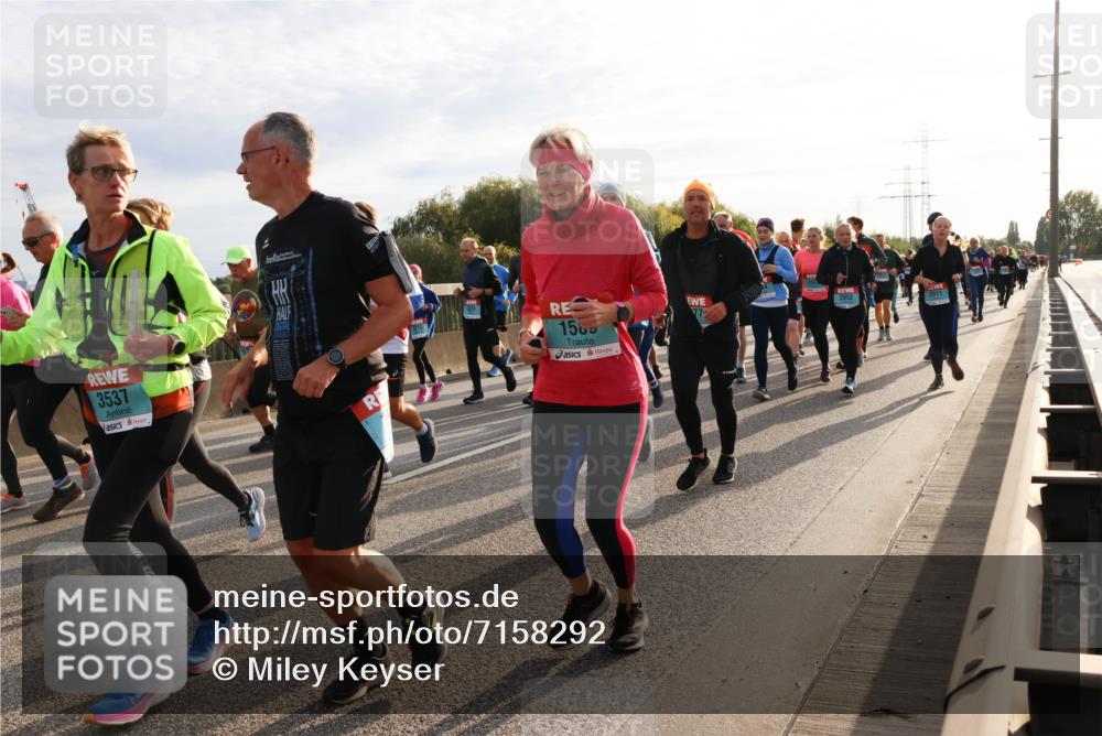03.10.2024 - Köhlbrandbrückenlauf Miley Keyser http://msf.ph/oto/7158292 03.10.2024 09:21:25 Position 3 3537, 1565, 77, 2852, 2911 meine-sportfotos.de