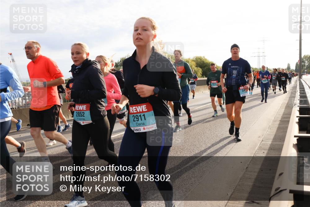 03.10.2024 - Köhlbrandbrückenlauf Miley Keyser http://msf.ph/oto/7158302 03.10.2024 09:21:29 Position 3 2852, 2911, 1913, 24 meine-sportfotos.de
