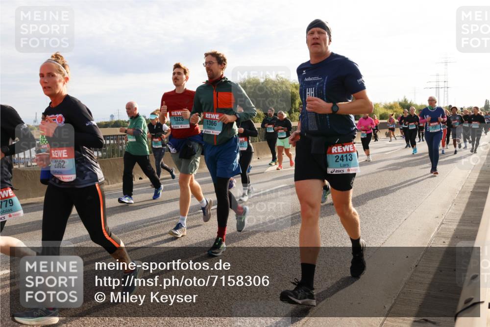 03.10.2024 - Köhlbrandbrückenlauf Miley Keyser http://msf.ph/oto/7158306 03.10.2024 09:21:30 Position 3 779, 2352, 1328, 1366, 01, 2413 meine-sportfotos.de