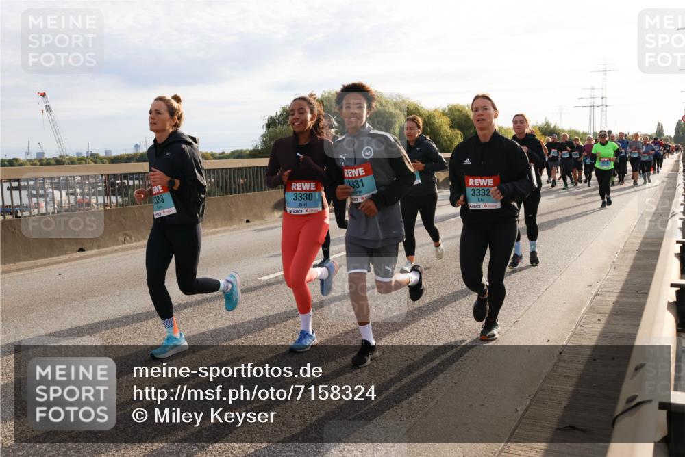 03.10.2024 - Köhlbrandbrückenlauf Miley Keyser http://msf.ph/oto/7158324 03.10.2024 09:21:35 Position 3 3333, 3331, 3330, 3332 meine-sportfotos.de