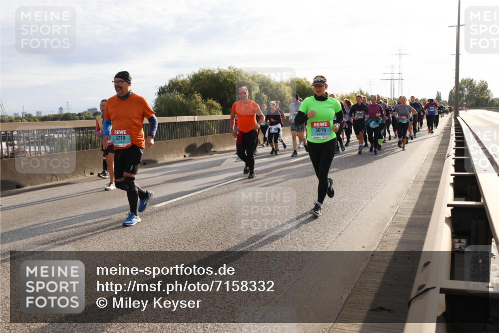 03.10.2024 - Köhlbrandbrückenlauf Miley Keyser http://msf.ph/oto/7158332 03.10.2024 09:21:38 Position 3 3016, 3219 meine-sportfotos.de
