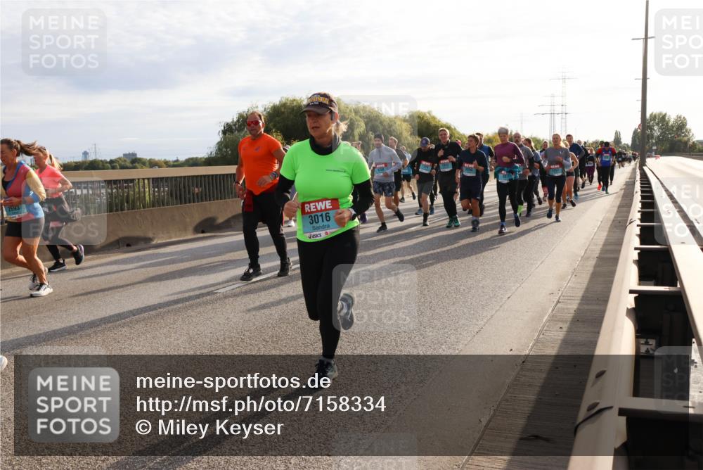03.10.2024 - Köhlbrandbrückenlauf Miley Keyser http://msf.ph/oto/7158334 03.10.2024 09:21:39 Position 3 2693, 3096, 3016 meine-sportfotos.de