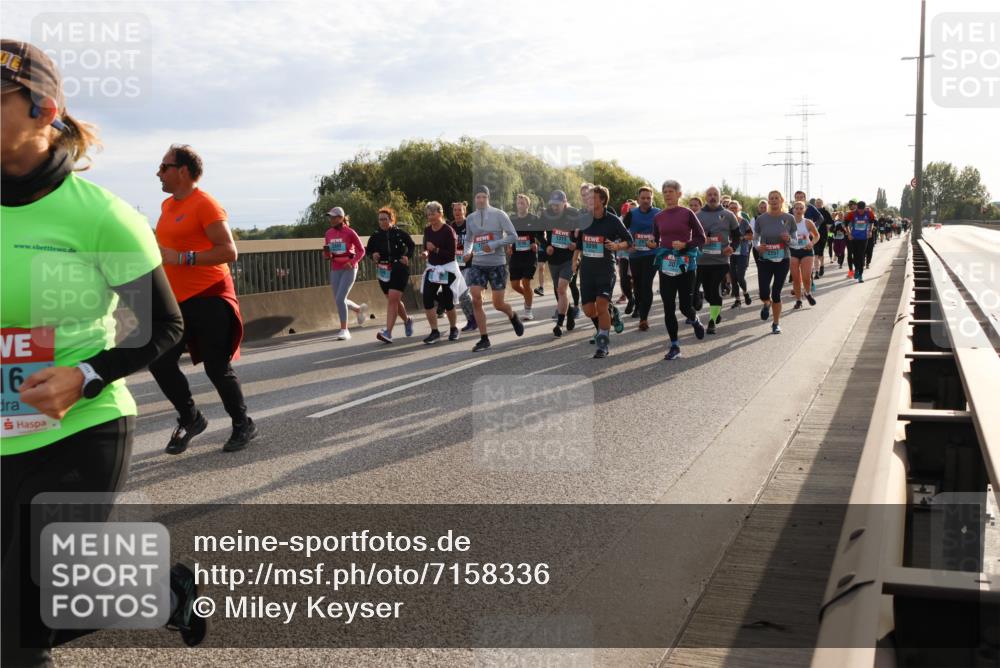 03.10.2024 - Köhlbrandbrückenlauf Miley Keyser http://msf.ph/oto/7158336 03.10.2024 09:21:40 Position 3 16, 1311, 297, 3096, 2257, 307 meine-sportfotos.de