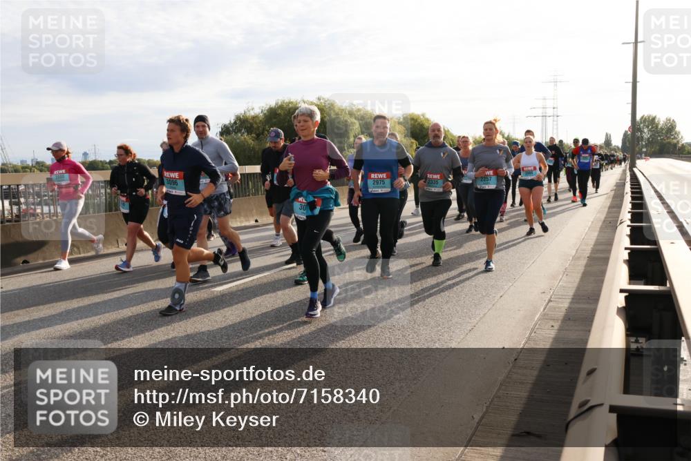 03.10.2024 - Köhlbrandbrückenlauf Miley Keyser http://msf.ph/oto/7158340 03.10.2024 09:21:41 Position 3 2880, 3096, 30, 3569, 2257, 2975, 2335 meine-sportfotos.de