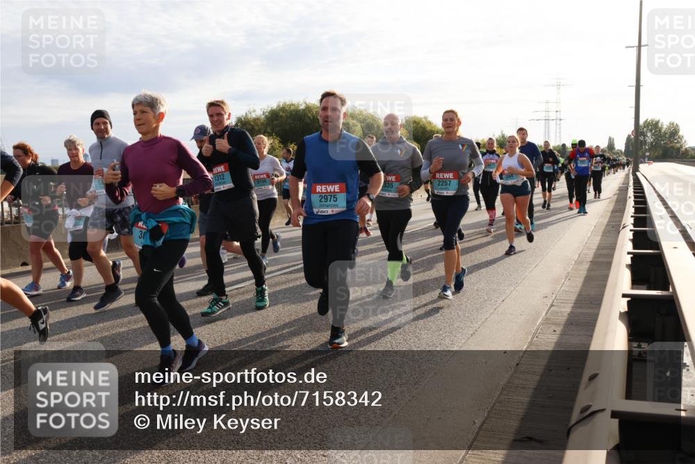 03.10.2024 - Köhlbrandbrückenlauf Miley Keyser http://msf.ph/oto/7158342 03.10.2024 09:21:42 Position 3 3, 1312, 3139, 3569, 335, 2257, 2975 meine-sportfotos.de
