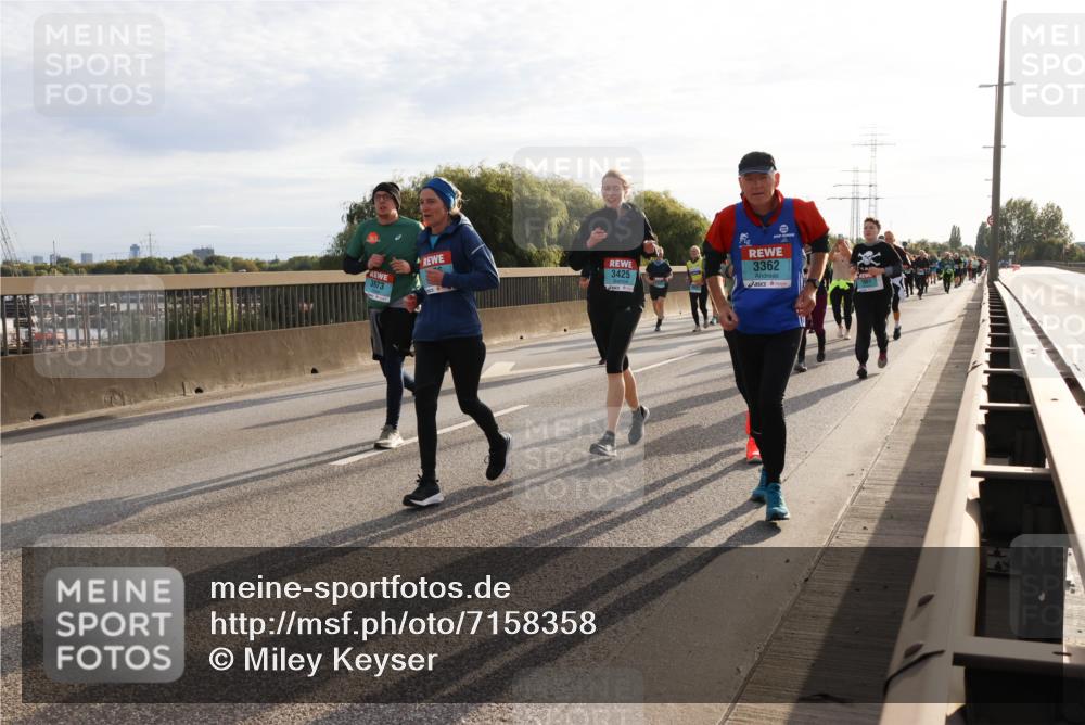 03.10.2024 - Köhlbrandbrückenlauf Miley Keyser http://msf.ph/oto/7158358 03.10.2024 09:21:46 Position 3 3425, 3362, 3673 meine-sportfotos.de
