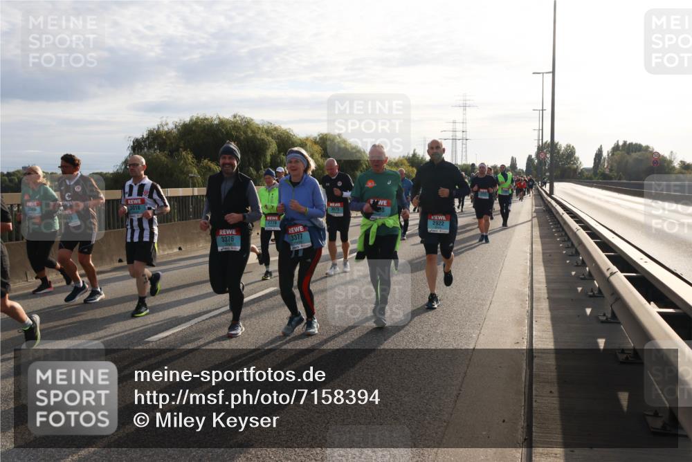 03.10.2024 - Köhlbrandbrückenlauf Miley Keyser http://msf.ph/oto/7158394 03.10.2024 09:22:02 Position 3 3349, 3018, 2778, 3376, 3377, 3675, 2922 meine-sportfotos.de