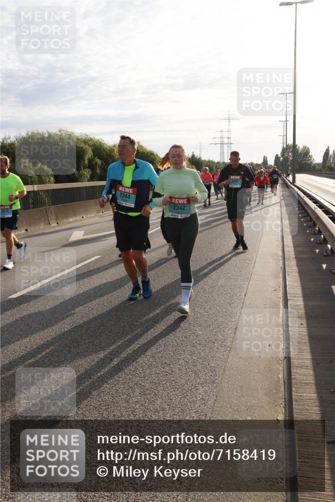 03.10.2024 - Köhlbrandbrückenlauf Miley Keyser http://msf.ph/oto/7158419 03.10.2024 09:22:13 Position 3 3074, 2344, 2342, 3567 meine-sportfotos.de