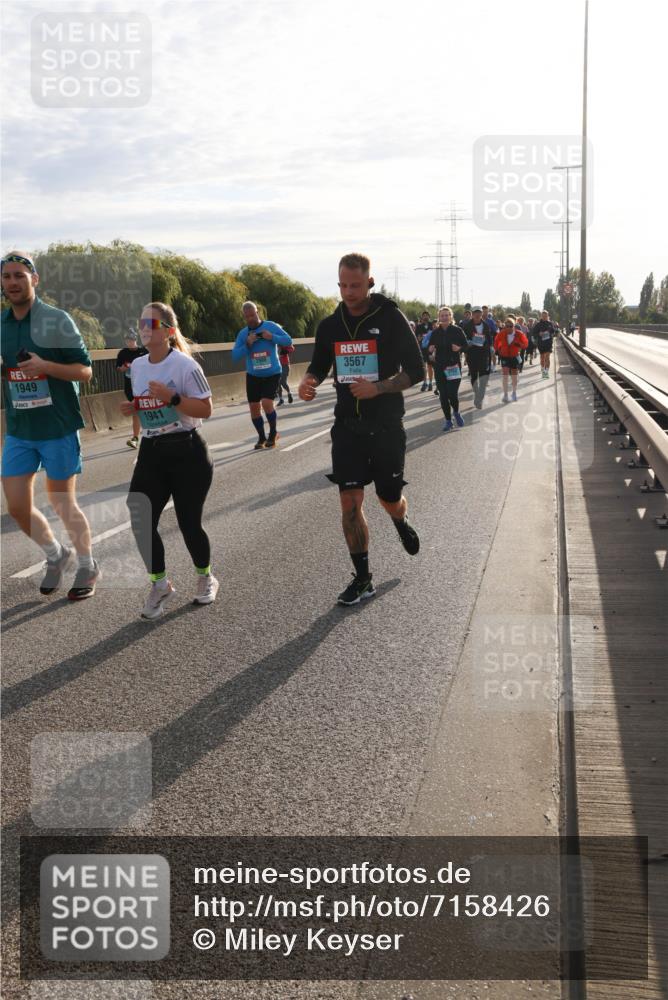 03.10.2024 - Köhlbrandbrückenlauf Miley Keyser http://msf.ph/oto/7158426 03.10.2024 09:22:14 Position 3 1949, 1941, 2900, 3567 meine-sportfotos.de