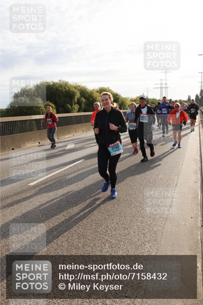 03.10.2024 - Köhlbrandbrückenlauf Miley Keyser http://msf.ph/oto/7158432 03.10.2024 09:22:18 Position 3 3162, 1175 meine-sportfotos.de