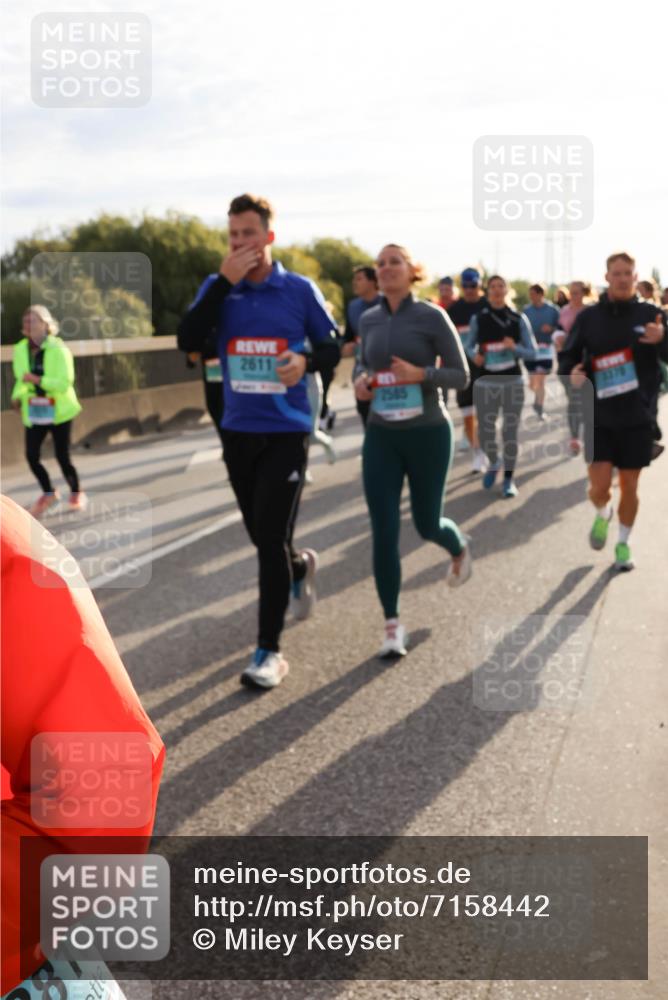 03.10.2024 - Köhlbrandbrückenlauf Miley Keyser http://msf.ph/oto/7158442 03.10.2024 09:22:22 Position 3 281, 2611, 2545, 3370 meine-sportfotos.de