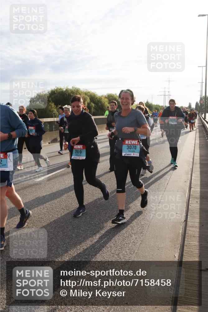 03.10.2024 - Köhlbrandbrückenlauf Miley Keyser http://msf.ph/oto/7158458 03.10.2024 09:22:27 Position 3 2353, 2662, 2959, 3070, 3150 meine-sportfotos.de