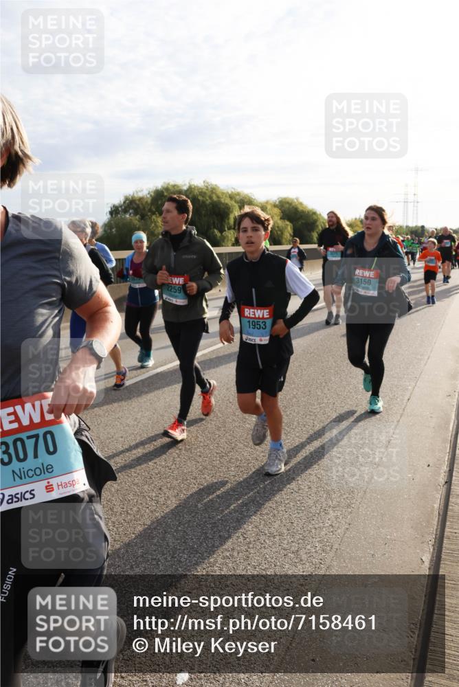 03.10.2024 - Köhlbrandbrückenlauf Miley Keyser http://msf.ph/oto/7158461 03.10.2024 09:22:28 Position 3 3070, 2259, 1953, 3150 meine-sportfotos.de