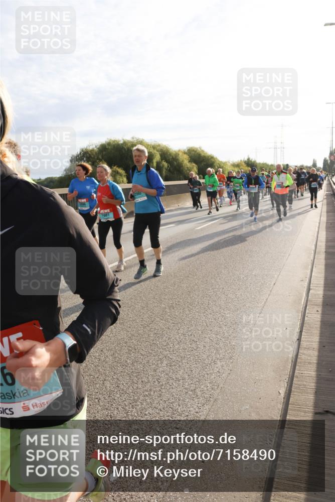 03.10.2024 - Köhlbrandbrückenlauf Miley Keyser http://msf.ph/oto/7158490 03.10.2024 09:22:36 Position 3 6, 2981, 2980 meine-sportfotos.de