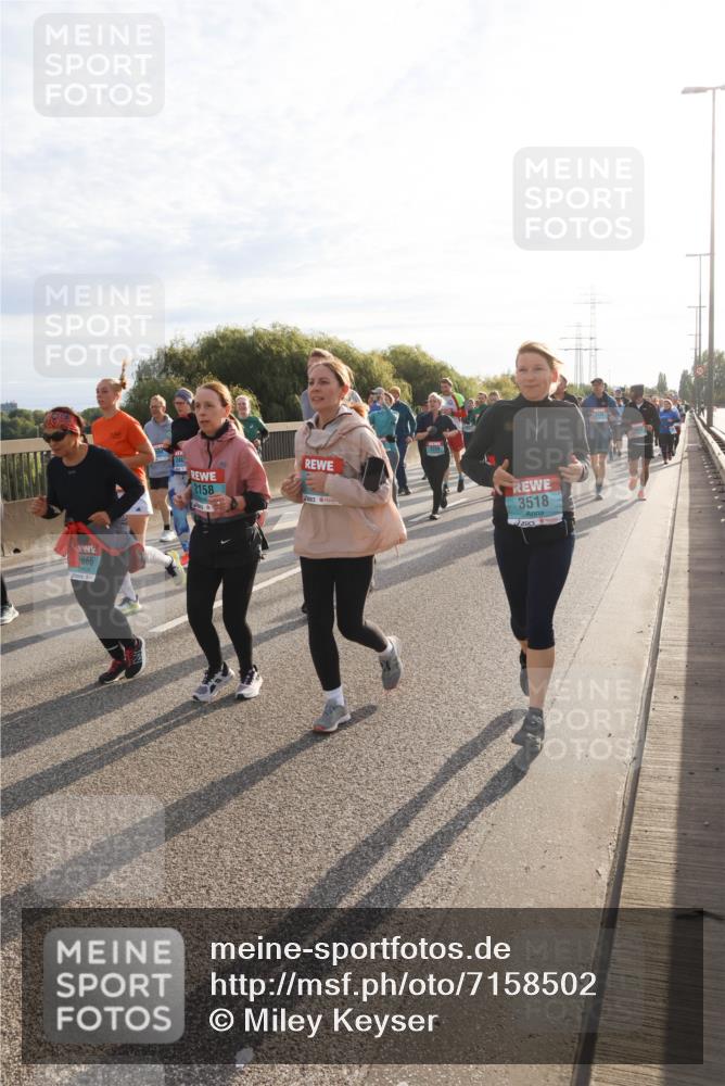 03.10.2024 - Köhlbrandbrückenlauf Miley Keyser http://msf.ph/oto/7158502 03.10.2024 09:22:42 Position 3 666, 2158, 3518 meine-sportfotos.de