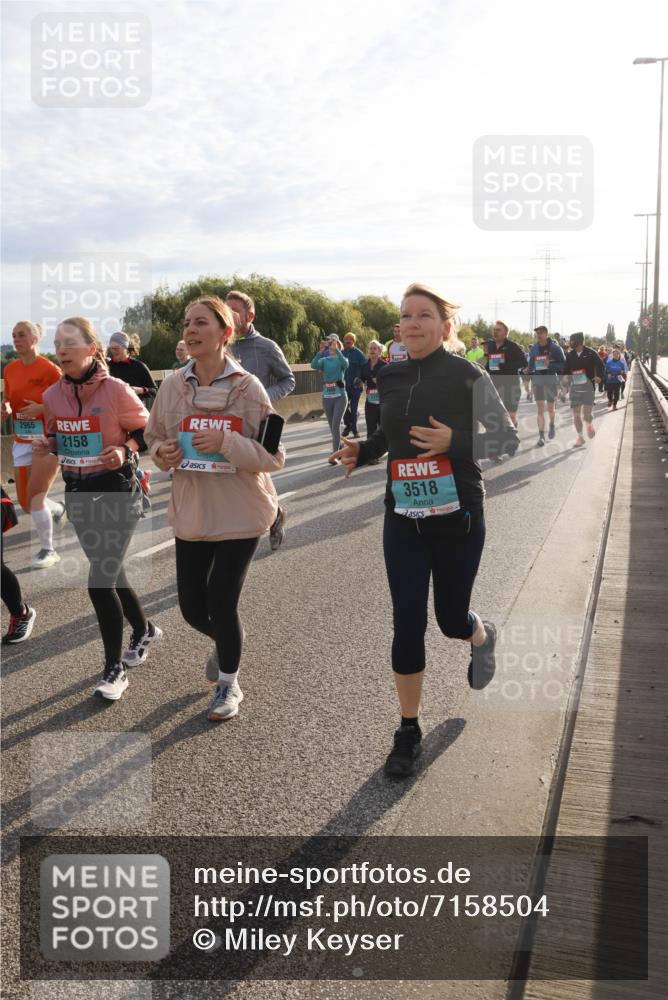 03.10.2024 - Köhlbrandbrückenlauf Miley Keyser http://msf.ph/oto/7158504 03.10.2024 09:22:42 Position 3 2965, 2158, 3518 meine-sportfotos.de