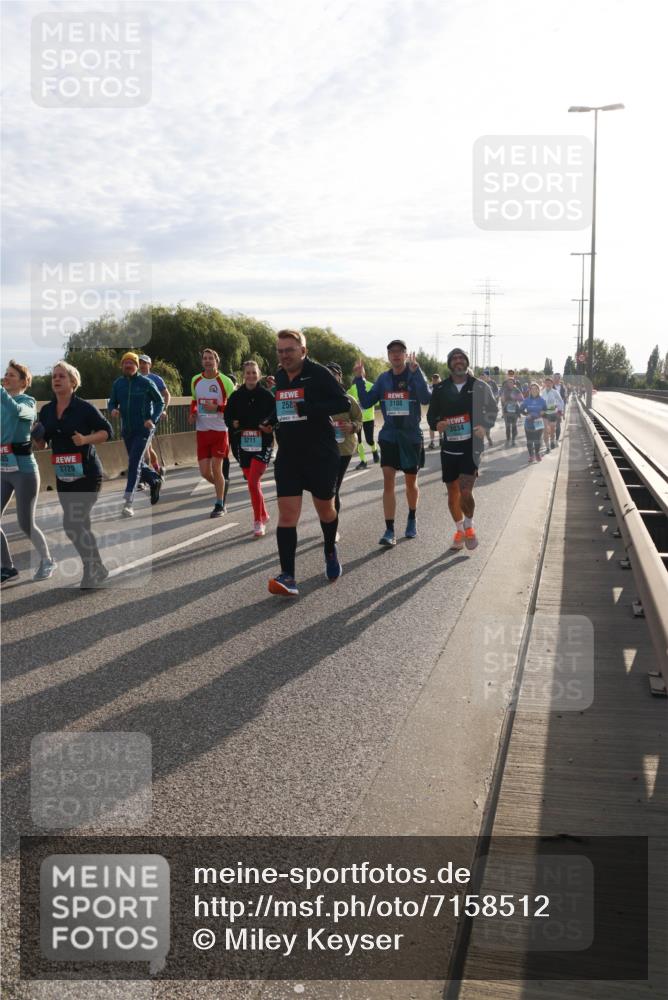 03.10.2024 - Köhlbrandbrückenlauf Miley Keyser http://msf.ph/oto/7158512 03.10.2024 09:22:45 Position 3 05, 2729, 3211, 258, 3108, 3034 meine-sportfotos.de