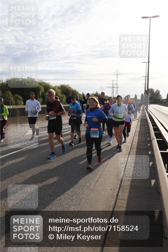03.10.2024 - Köhlbrandbrückenlauf Miley Keyser http://msf.ph/oto/7158524 03.10.2024 09:22:49 Position 3 1584, 2204 meine-sportfotos.de