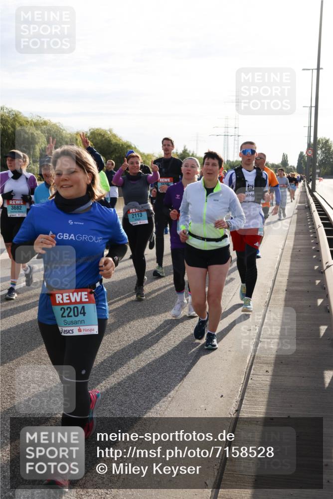 03.10.2024 - Köhlbrandbrückenlauf Miley Keyser http://msf.ph/oto/7158528 03.10.2024 09:22:50 Position 3 3682, 2204, 2113 meine-sportfotos.de