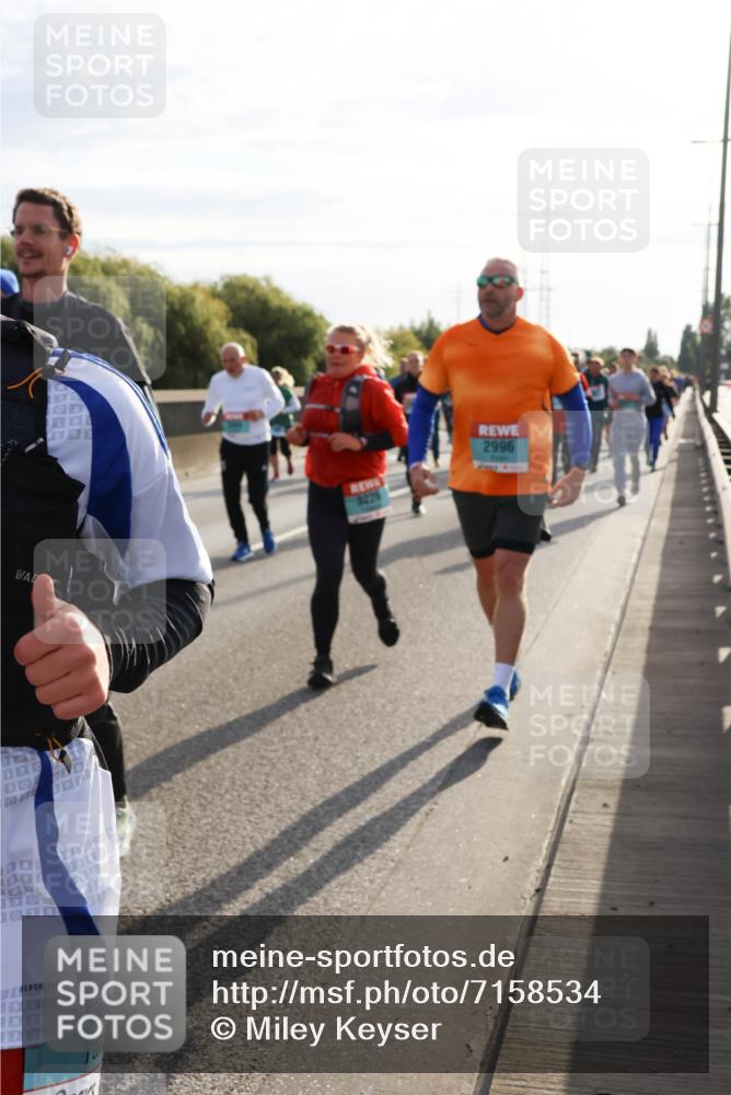 03.10.2024 - Köhlbrandbrückenlauf Miley Keyser http://msf.ph/oto/7158534 03.10.2024 09:22:52 Position 3 17, 10, 3226, 2996 meine-sportfotos.de