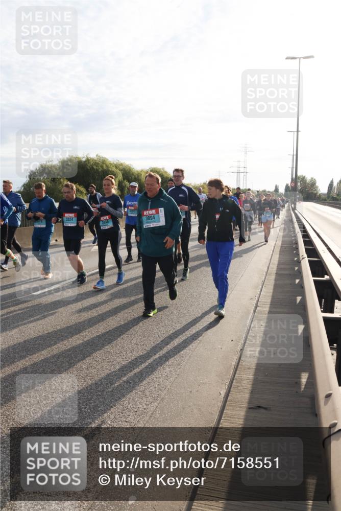 03.10.2024 - Köhlbrandbrückenlauf Miley Keyser http://msf.ph/oto/7158551 03.10.2024 09:22:59 Position 3 3324, 3291, 3456, 3094 meine-sportfotos.de