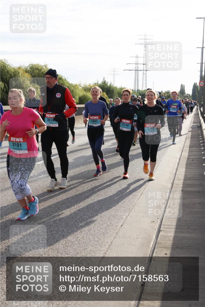 03.10.2024 - Köhlbrandbrückenlauf Miley Keyser http://msf.ph/oto/7158563 03.10.2024 09:23:04 Position 3 3101, 3674, 1002, 1244, 1267, 1275, 50 meine-sportfotos.de