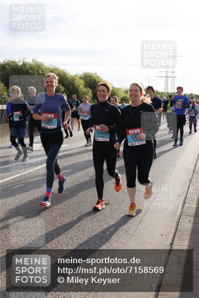 03.10.2024 - Köhlbrandbrückenlauf Miley Keyser http://msf.ph/oto/7158569 03.10.2024 09:23:06 Position 3 370, 02, 3668, 124, 126 meine-sportfotos.de