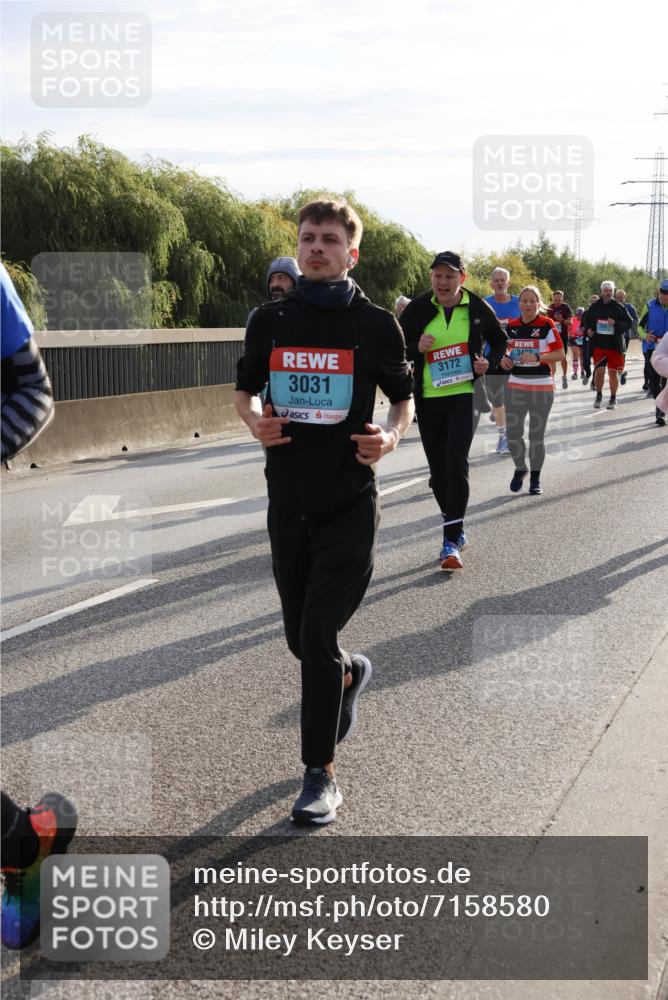 03.10.2024 - Köhlbrandbrückenlauf Miley Keyser http://msf.ph/oto/7158580 03.10.2024 09:23:09 Position 3 3031, 3172, 3422 meine-sportfotos.de